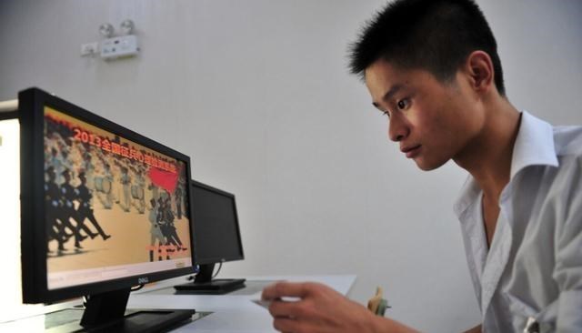 女孩 3个儿子都打光棍，老母亲含泪哭诉：我到底做错了什么？