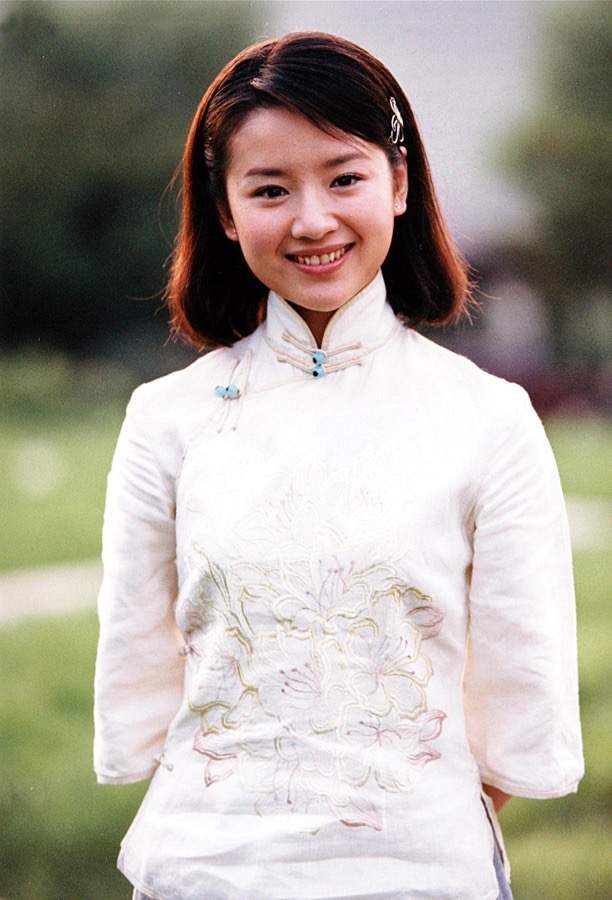 鲲鲲爱写作|《金粉世家》：别被电视剧骗了，仙女冷清秋不过是个“物质女”