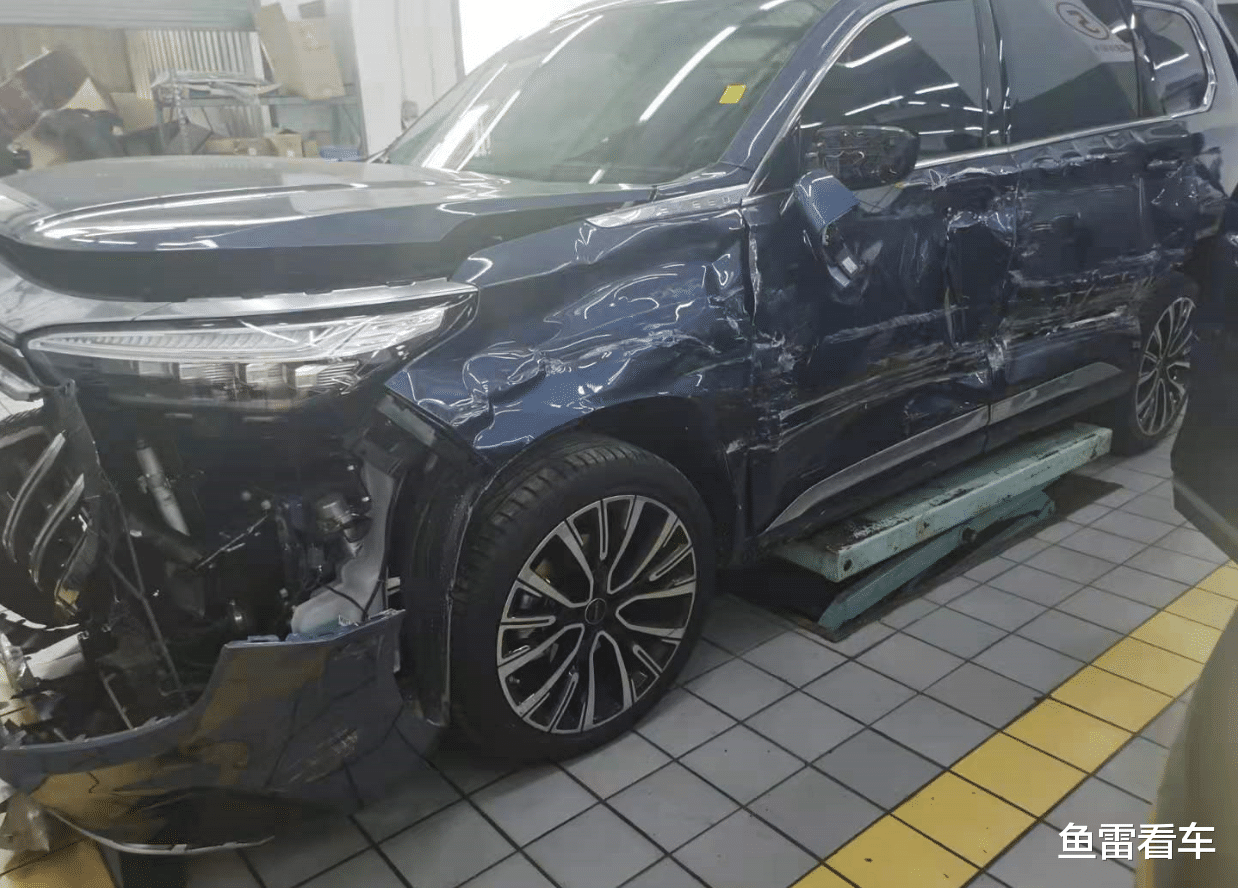 SUV 比碰撞测试还狠，奇瑞星途揽月侧后被夹击，网友：重要部位全齐活