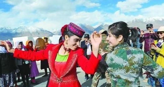 育儿心课堂|中国有一支白种人部队，扛起枪支守护边疆，他们是塔吉克族人