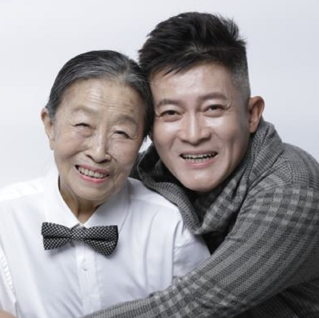 张少华|“丑娘”张少华去世，群星纷纷发文悼念，贾玲自曝看着她的戏长大