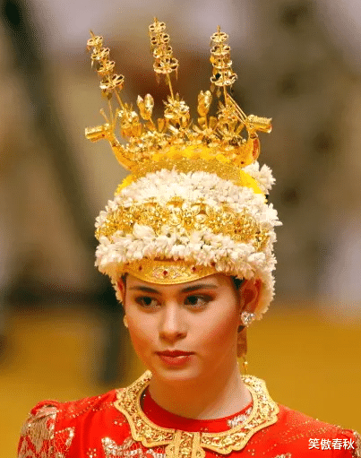 笑傲春秋 她17岁头顶黄金王冠，戴22个金镯嫁文莱王储，生4子被宠出幸福肥