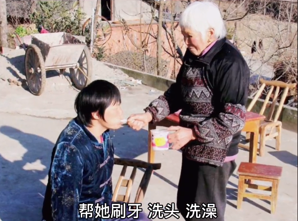 案件通报 女子四肢被截万念俱灰，婆婆：有我一口吃的就有你的，坚持十九年