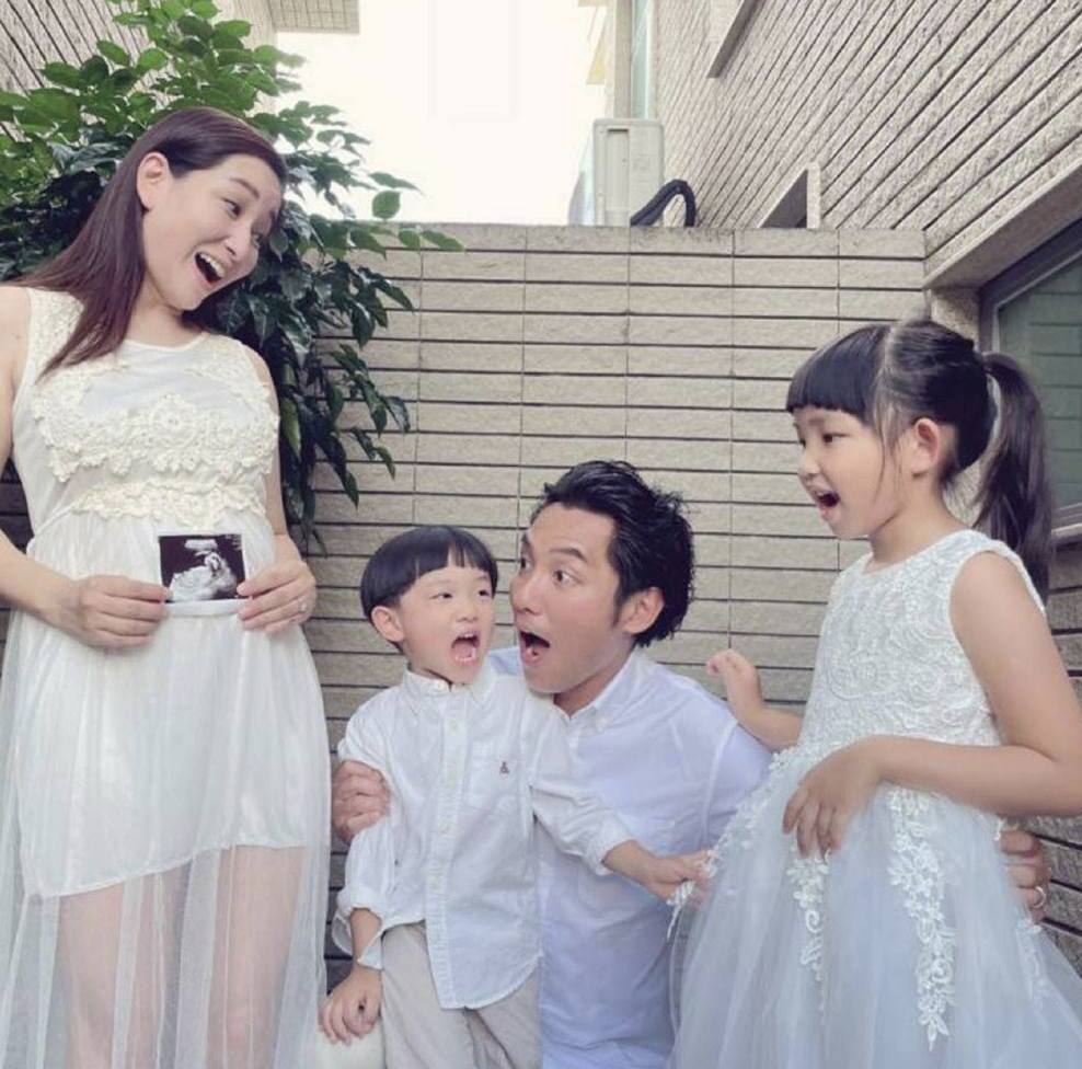 刘德华|刘德华干儿子喜迎三胎，老婆产后状态好，皮肤超级紧致显年轻