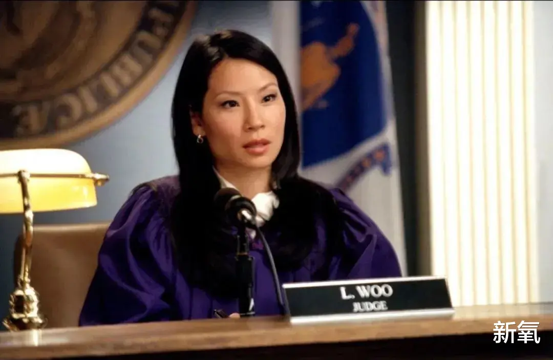 梅艳芳|厚嘴唇、三白眼、高颧骨，组合在她脸上却是一个风华绝代