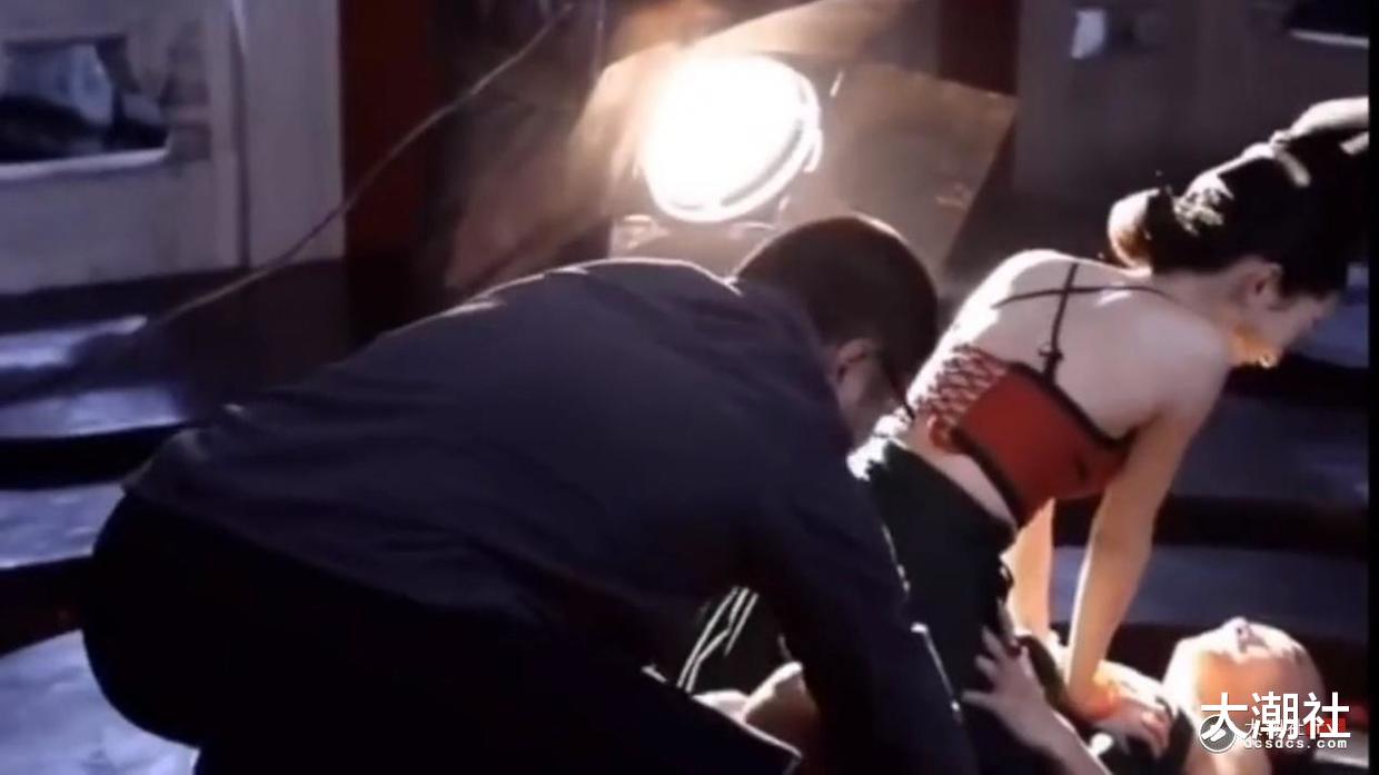 赵丽颖|赵丽颖被删超激亲热戏，网民大叹：无清场兼要为艺术牺牲色相