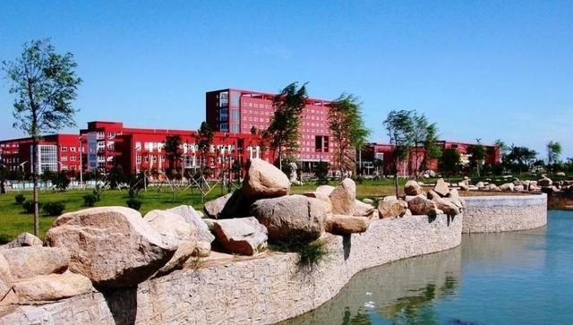 清华大学|山东这所院校，是唯一一所位于县城的院校，地理位置差但实力强