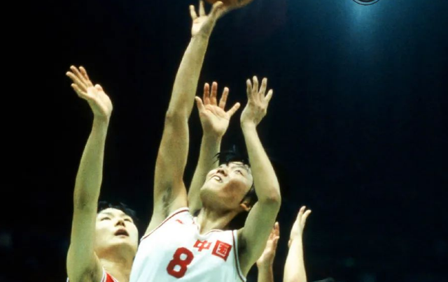 萌听小c姐|中国女篮队史十大巨星：榜首无悬念，1米65后卫居次席，陈楠第6