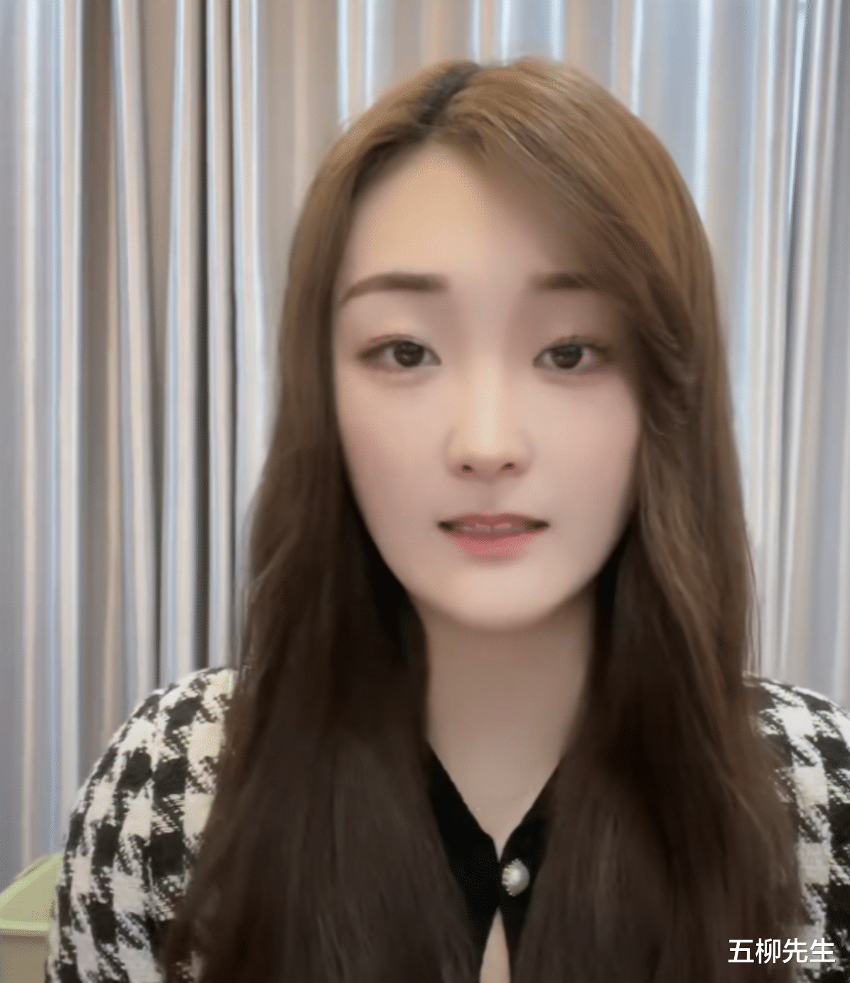 陈亚男|陈亚男离婚风波后首出镜，直播带货人气破9万，大衣嫂11字回应