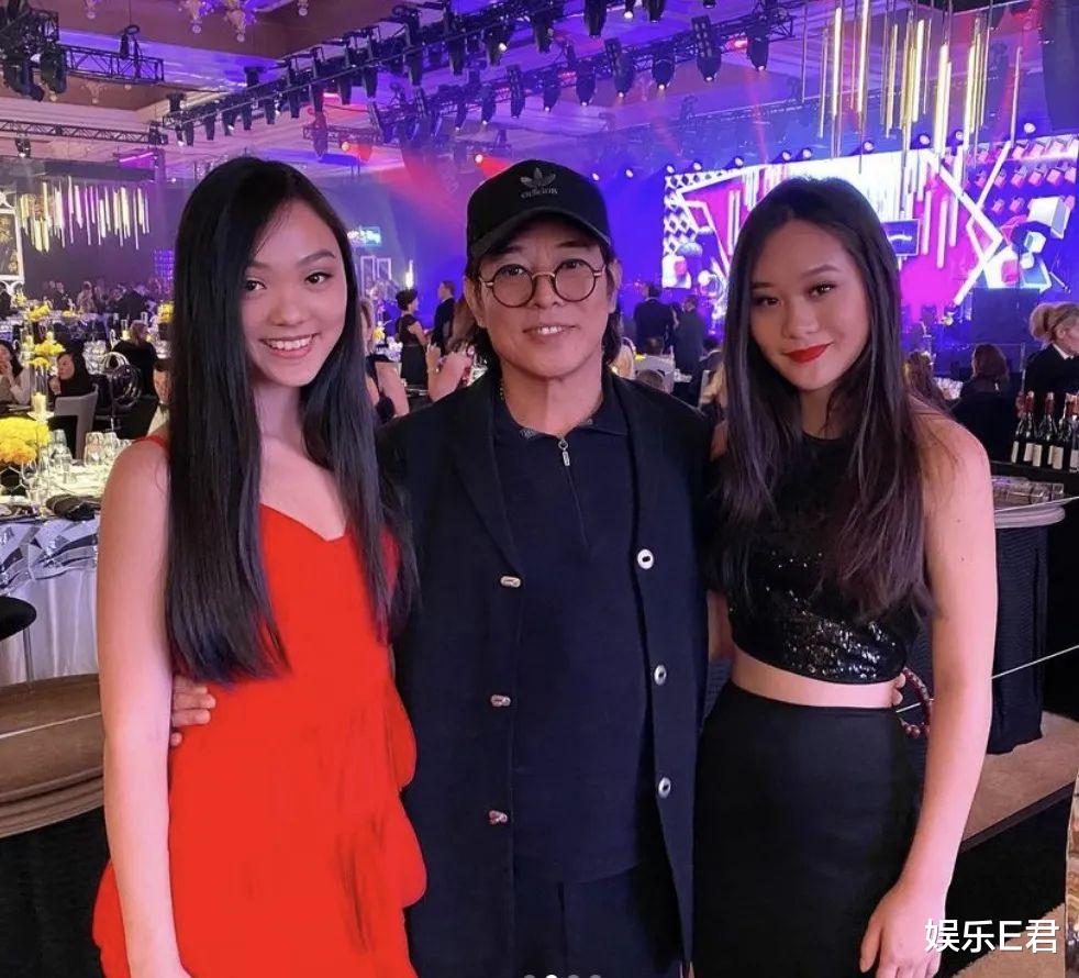 迪丽热巴|邱淑贞大女儿穿吊带裙拍广告，大秀性感身材，网友：比她妈差远了