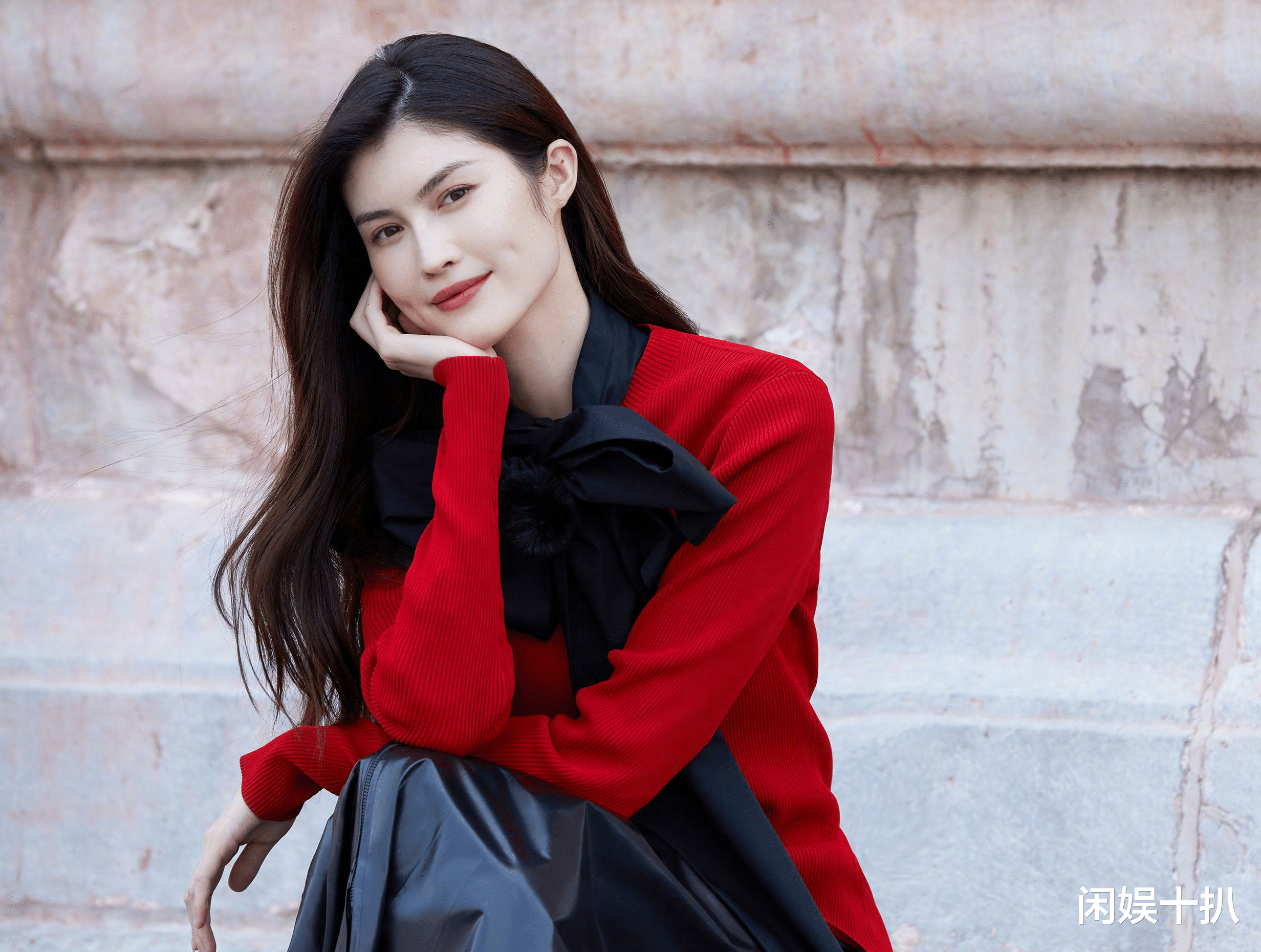 韩剧|何穗：10多年前曾月薪800给李咏的砸金蛋助手，如今她成为身价千万的维密超模