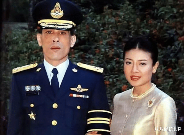 西拉米|西拉米与诗妮娜又同登海报，联手为王太后贺寿，两位嫔妃意欲何为