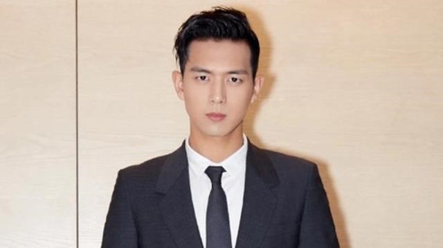 杨紫|杨紫近日活动照爆出，和前段时间有很大的差别，难道和贾玲一样