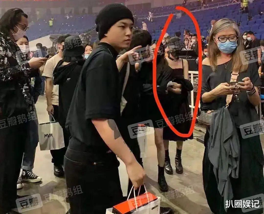 李庚希|李庚希的家庭背景很厉害，她家和某中花有很深的关系！没人敢惹她