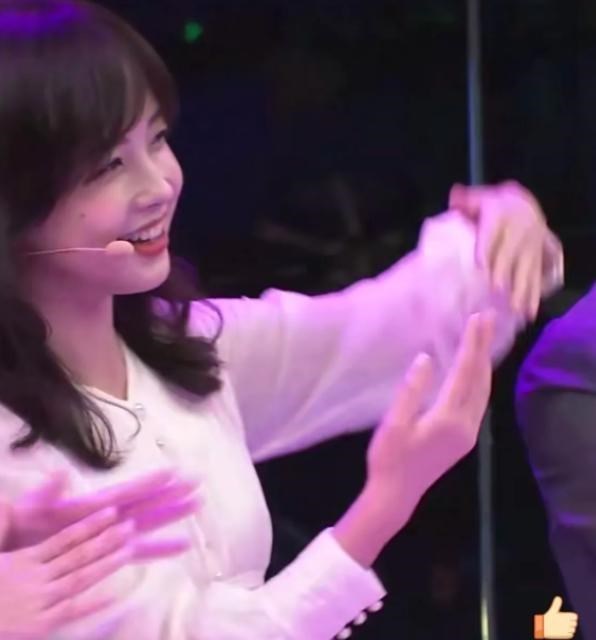 带货|王冰冰直播带货,12万件商品一分钟卖光,主播“陈重”功不可没