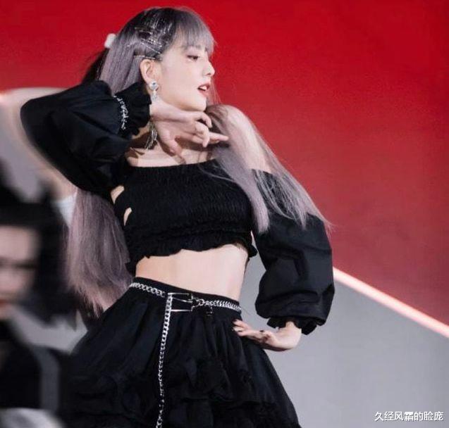 久经风霜的脸庞|38岁佟丽娅大胆尝试露脐装，高清镜头下也好美，长相精致似洋娃娃