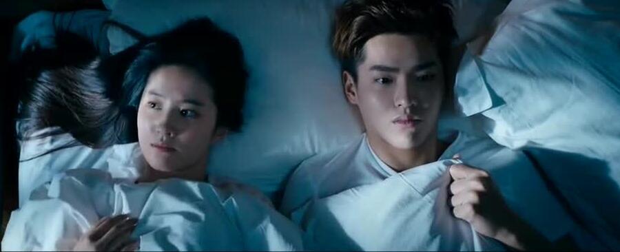 刘亦菲|刘亦菲穿运动背心好饱满，把衣服都撑开了，和吴亦凡吻戏自然