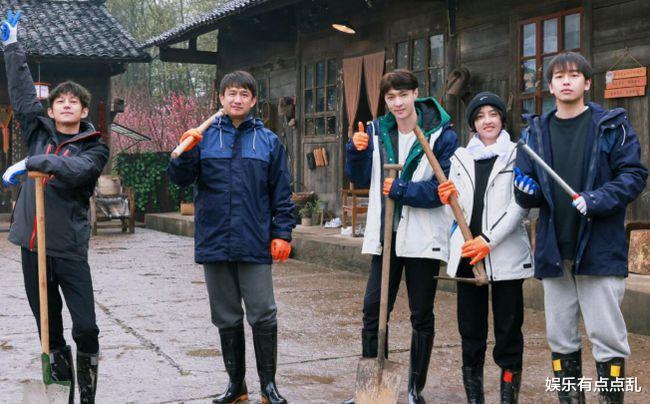 杨紫|张子枫觉得杨紫很适合来《向往5》, 直接打电话给她, 杨紫回复超搞笑