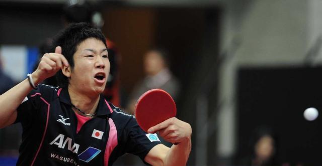 日本队|大爆冷！世界冠军鏖战五局击败日本老将，张本智和3：1疯狂怒吼