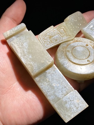 和田玉籽料|汉 和田玉籽料 白玉 螭龙 剑饰 一套