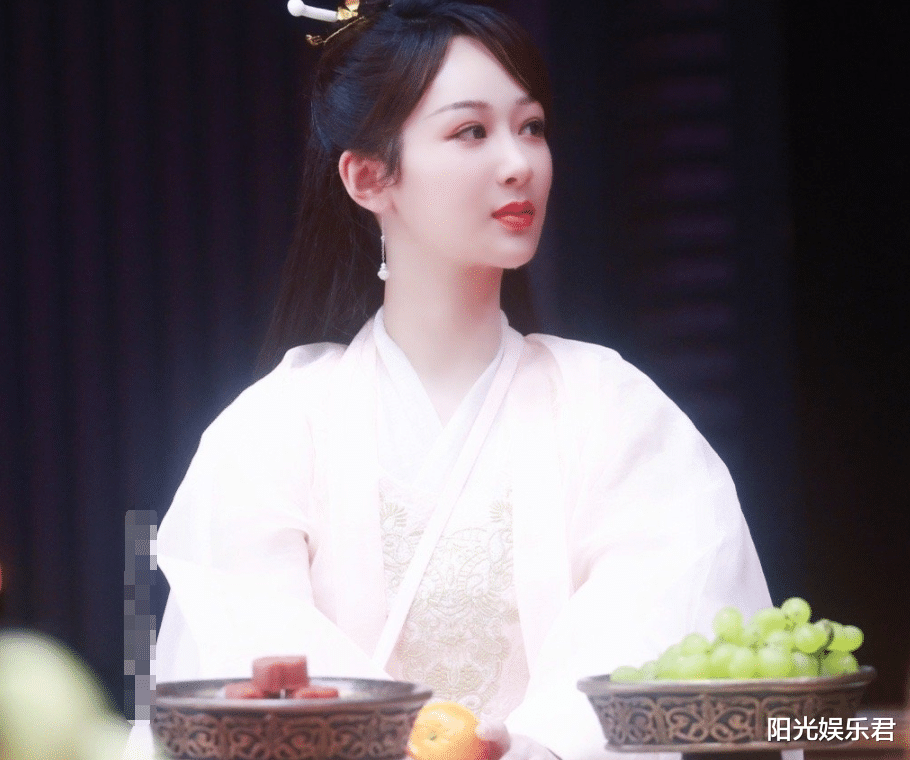 杨紫|杨紫录《萌探》换古装，比《香蜜》时期还好看，又美又瘦仙气十足