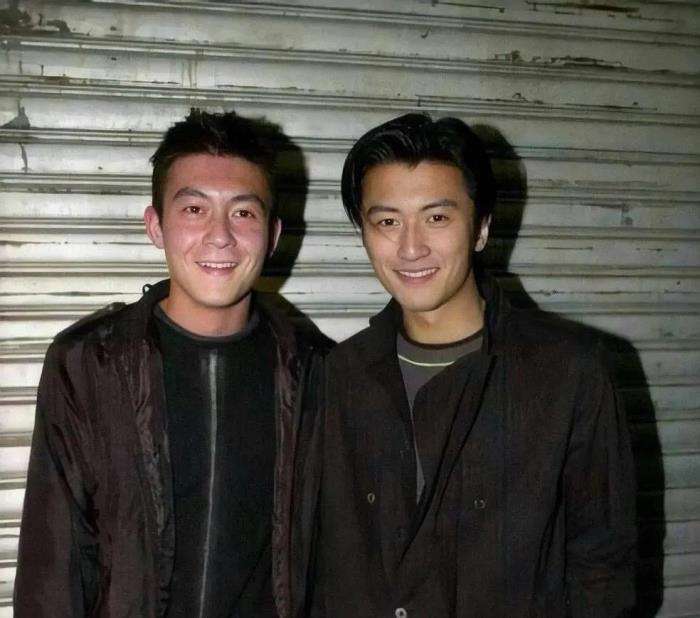 陈冠希|41岁陈冠希街头拍写真，路透照下满脸沧桑憔悴，发际线飙升严重秃鬓角