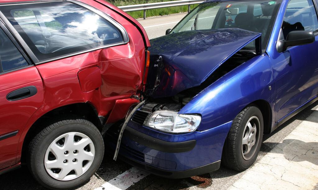 自动挡 自动挡挂P挡等红灯的隐藏风险，很多人不清楚，一次性给你讲清楚