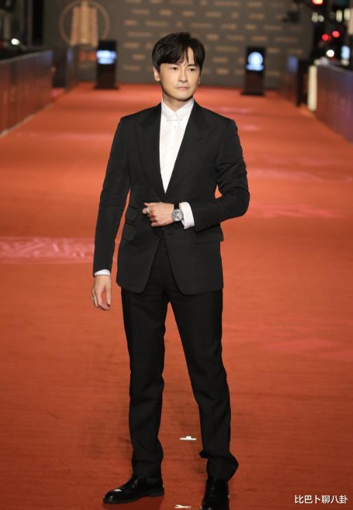 江宏杰|56届金钟红毯：刘品言显壮，郑元畅江宏杰平平无奇，多名女星成广告牌