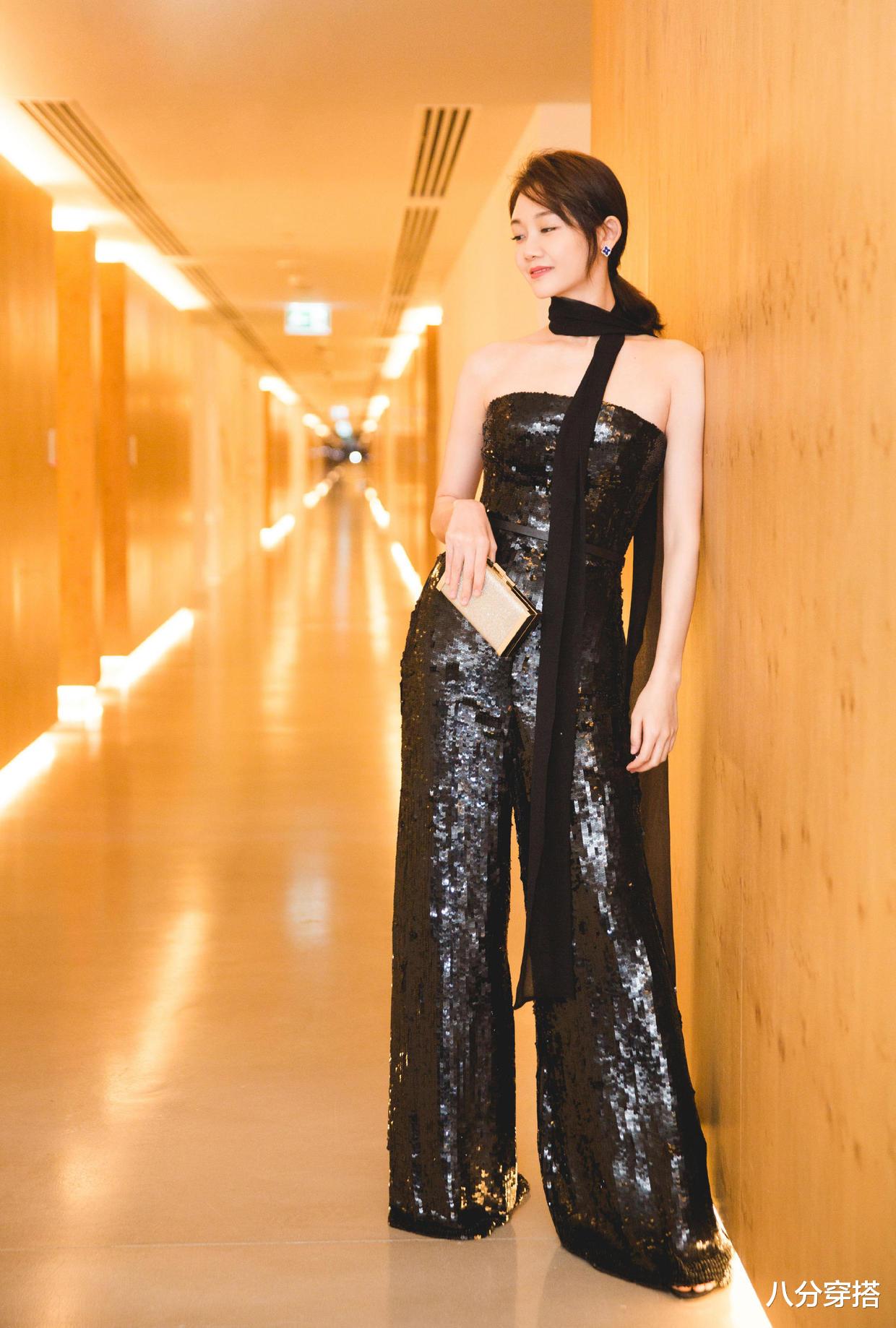 连衣裙|苗苗的身材真“饱满”，一袭拼色连衣裙时髦高级，郑恺真有眼光