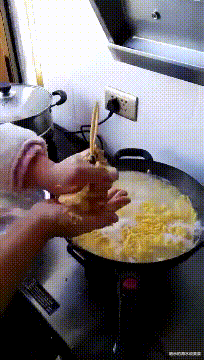 姐姐|“这是阿里巴巴20年前的招聘广告，那时的工资真的不低哈！”