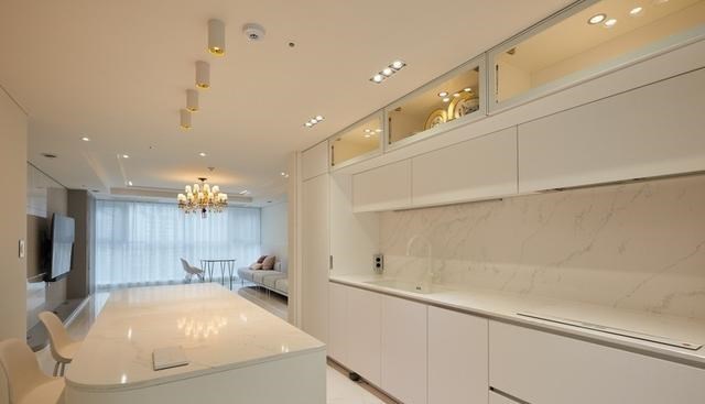 一家4口的110㎡新房,只刷大白墙、通铺瓷砖地面,越简单越喜欢