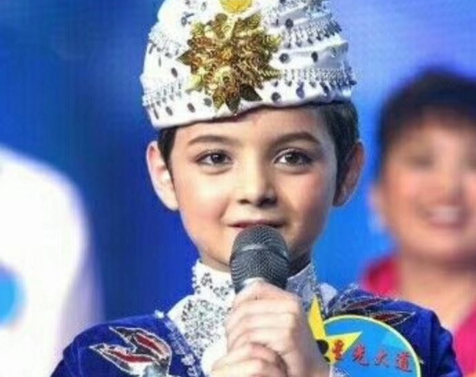 阿尔法|“央视”阿尔法瘦出新高度,八块腹肌,秃头变男神,确定是一个人