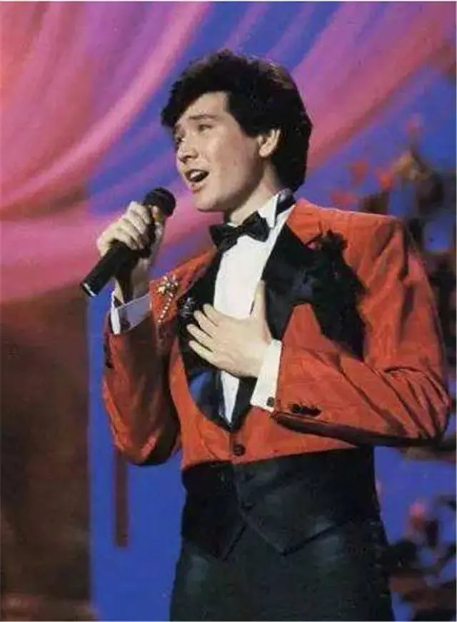 费翔|春晚第一美男，首次登台被封杀14年，年过60依旧未婚，却被几亿观众怀念至今