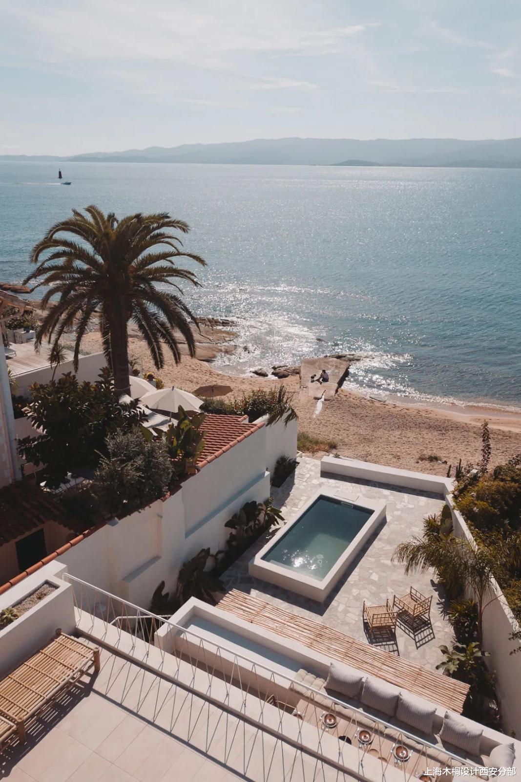 HOUSE BY THE SEA丨在海岸边的建筑里，拥抱阳光