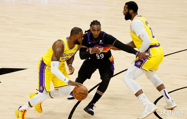 湖人队|湖人打造超级三巨头？5换1交易方案出炉，押宝利拉德，全力争冠军