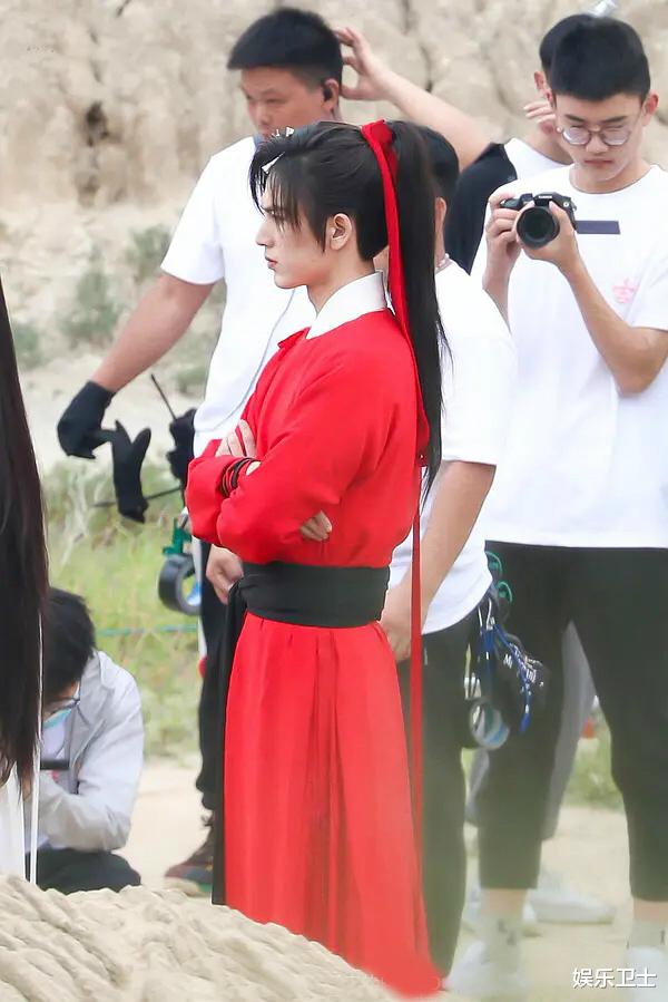 翟潇闻|《吉星高照》开拍，翟潇闻张凌赫造型仪态似阴间出品，谢怜花城对戏太无感