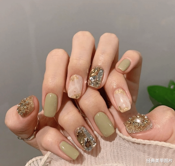 美甲|2021春日显白美甲图鉴，该给你的指甲换新衣服啦！