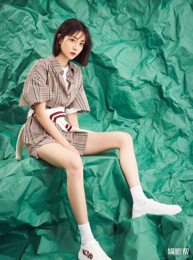 杨幂|刚走红就要解约，杨幂旗下又出了一位“白眼狼”，原来说的就是她