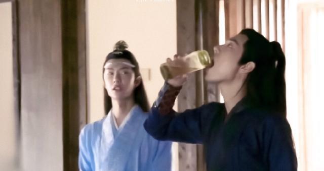 肖战|肖战大学时期为何胖嘟嘟?看看这些照片你就懂了!