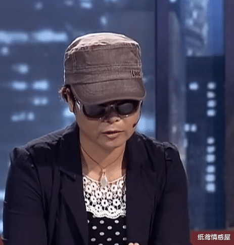 男友自称专一,鬼话连篇被女友现场揭穿,暴怒扔钱大闹要退场