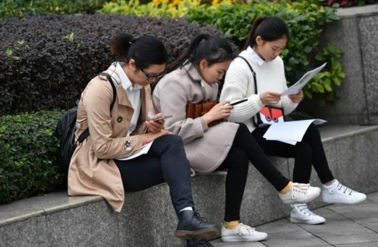 大学生|铁饭碗职业“幸福感”排名，公务员竟未进前三，榜首让人敬畏