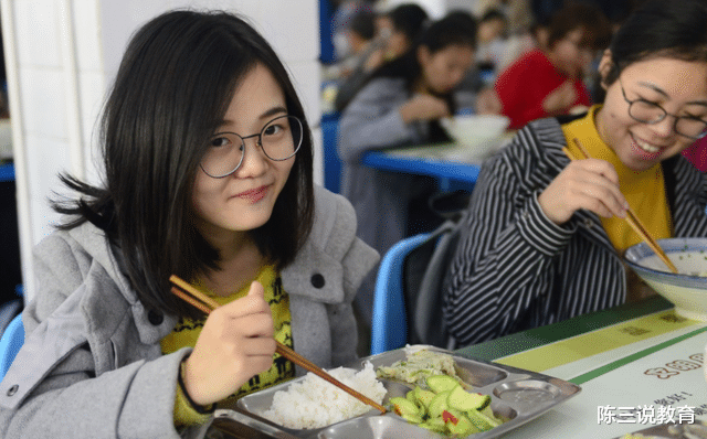 高校|一道天价“梅菜扣肉”，让211高校冲上热搜，真以为学生的钱好赚