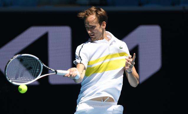 澳网|疯狂跨年19连胜！梅德韦杰夫3-0首进澳网4强创4里程碑静候纳达尔