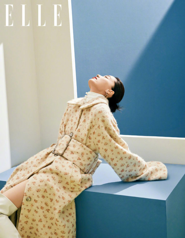 演绎|张小斐职场造型太开挂！穿西装演绎女总裁范，整个人气场变化太大