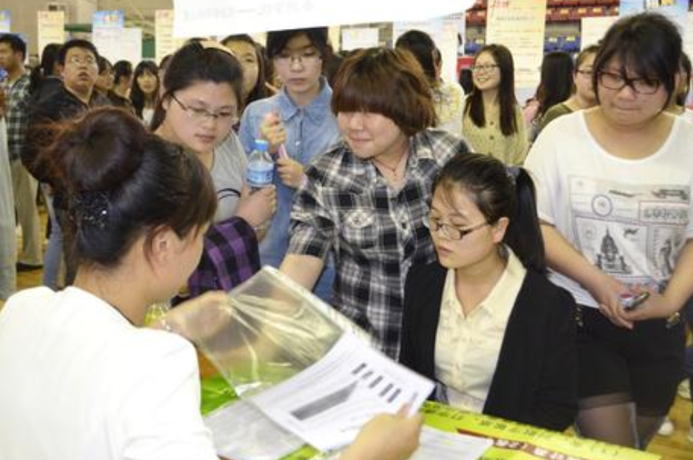应届生|铁饭碗“春招”将开始，应届生优势大，考生们需知晓
