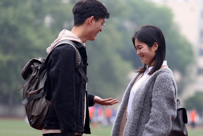 肖战|男大学生撞脸肖战走红，高颜值吸引多人告白，家长却不淡定了