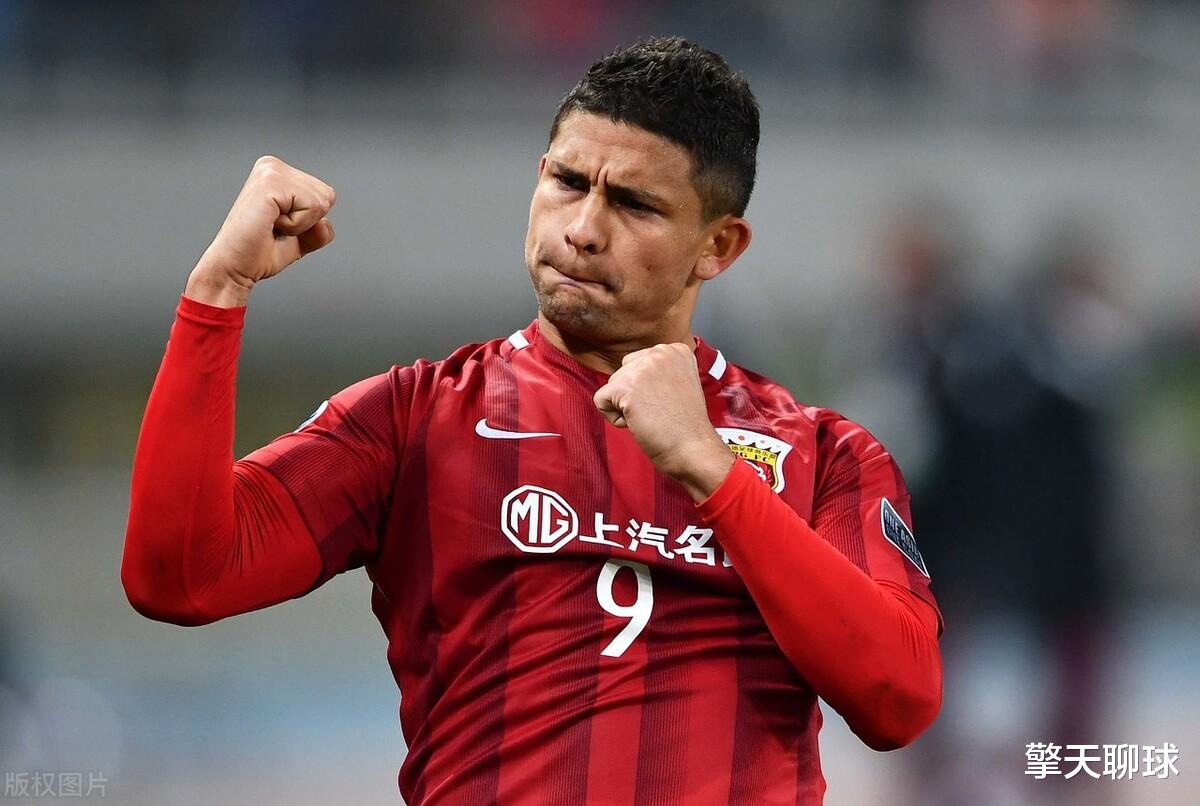 国足|下午2点!国足晋级后迎来坏消息,憾失12强制胜法宝,质疑声一片