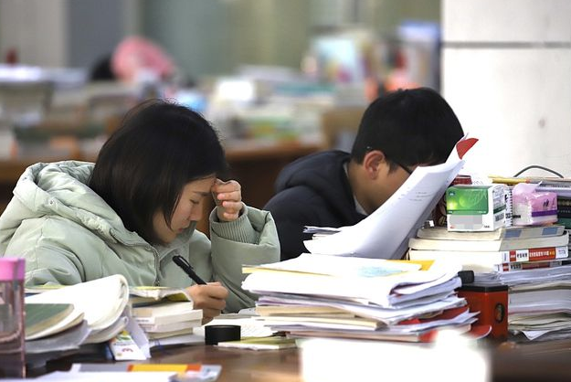 安妈育儿日|为啥热衷报考公务员？光看食堂菜单就知道有多爽，一周菜品不重样