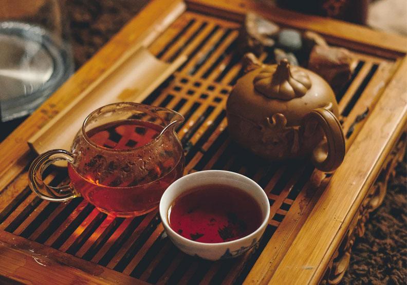 红团团医生LYNN|红茶、绿茶、普洱、乌龙，中秋喝什么茶好？中医教喝对时机减负担