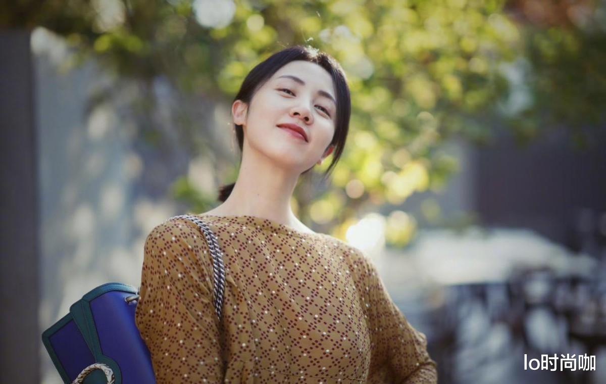 lo时尚咖|40+的孙莉越来越有气质，穿“麻袋裙”都能穿出优雅感，高级有韵味